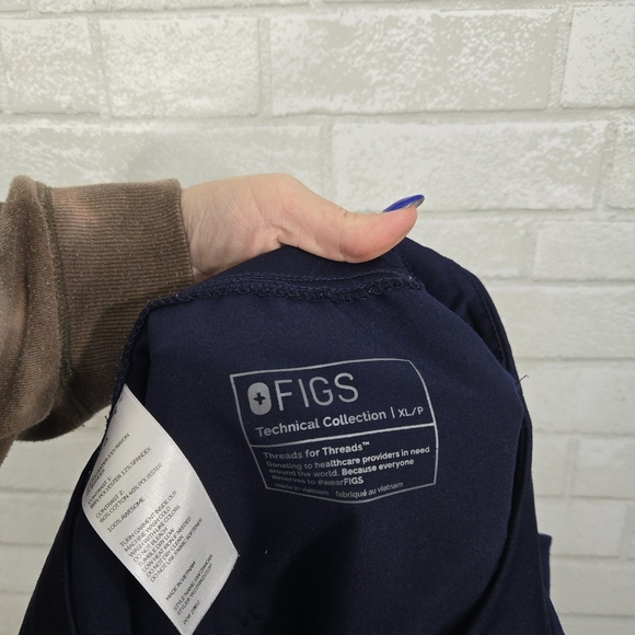 FIGS navy joggers - Picture 15 of 15